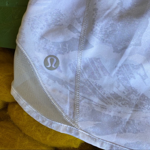 Lululemon Hotty Hot Shorts - Picture 3 of 5